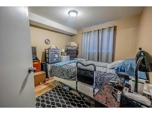 1117-12A Ironside Street, Red Deer, AB - Indoor Photo Showing Bedroom