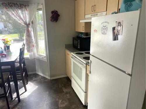 5344 43 Avenue, Red Deer, AB - Indoor Photo Showing Kitchen