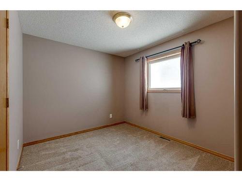 155 Ellenwood Drive, Red Deer, AB - Indoor Photo Showing Other Room