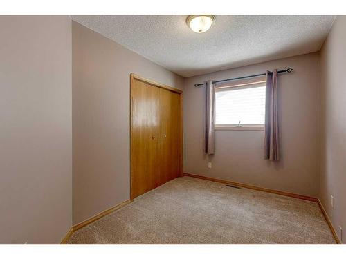 155 Ellenwood Drive, Red Deer, AB - Indoor Photo Showing Other Room