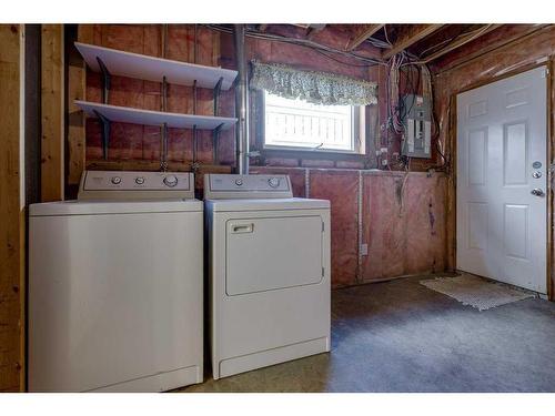 155 Ellenwood Drive, Red Deer, AB - Indoor Photo Showing Laundry Room