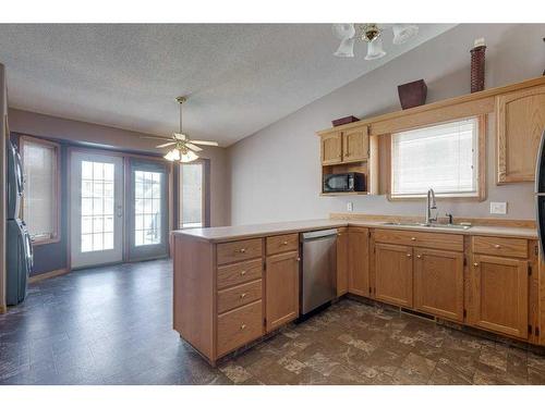 155 Ellenwood Drive, Red Deer, AB - Indoor Photo Showing Kitchen