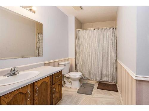 45 Gilbert Crescent, Red Deer, AB - Indoor Photo Showing Bathroom