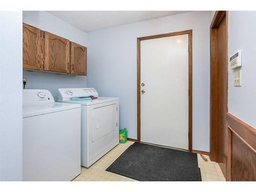 45 Gilbert Crescent, Red Deer, AB - Indoor Photo Showing Laundry Room