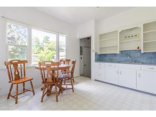 5313 50 Avenue, Camrose, AB - Indoor Photo Showing Dining Room