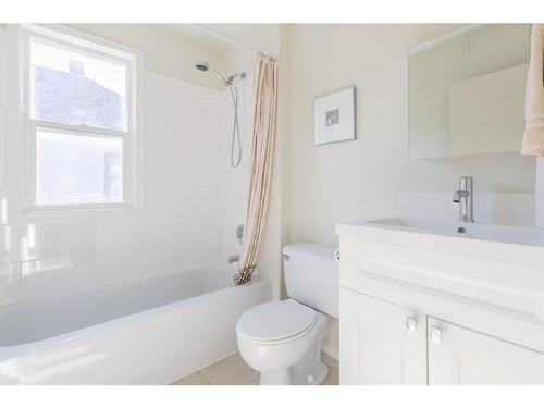 5313 50 Avenue, Camrose, AB - Indoor Photo Showing Bathroom