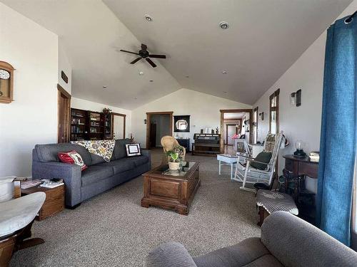 608 Rogers Avenue, Picture Butte, AB - Indoor Photo Showing Living Room