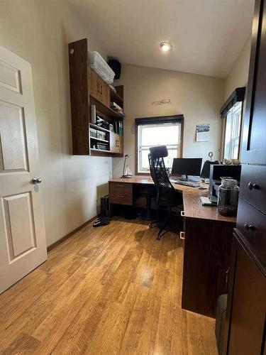 608 Rogers Avenue, Picture Butte, AB - Indoor Photo Showing Office