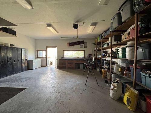 608 Rogers Avenue, Picture Butte, AB - Indoor Photo Showing Garage