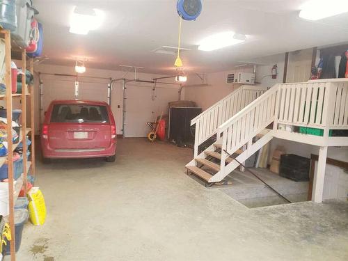 608 Rogers Avenue, Picture Butte, AB - Indoor Photo Showing Garage