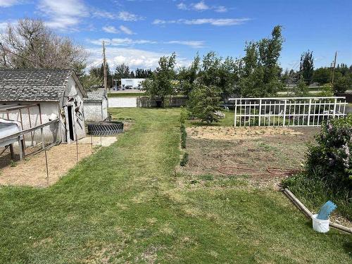 608 Rogers Avenue, Picture Butte, AB - Outdoor