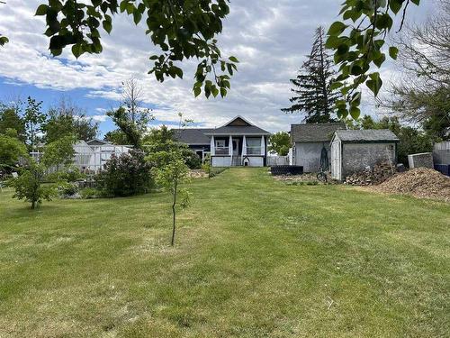 608 Rogers Avenue, Picture Butte, AB - Outdoor