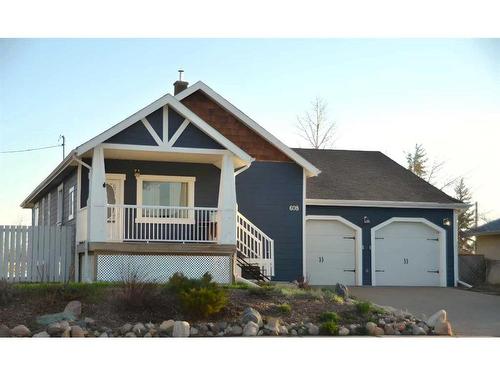 608 Rogers Avenue, Picture Butte, AB - Outdoor