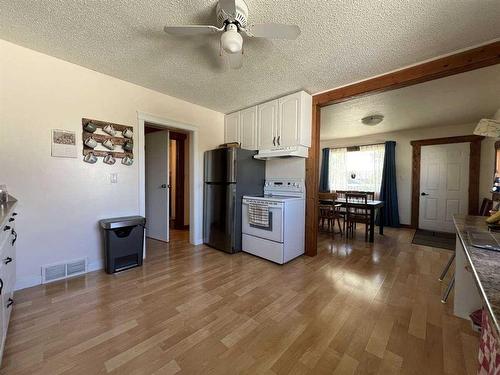 608 Rogers Avenue, Picture Butte, AB - Indoor Photo Showing Kitchen