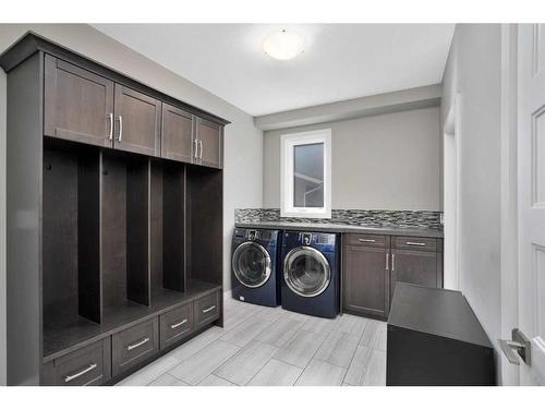 4 Cranna Place, Lacombe, AB - Indoor Photo Showing Laundry Room