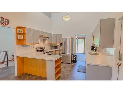 141 28319 Twp Rd 384, Red Deer County, Rural Red Deer County, AB - Indoor Photo Showing Kitchen