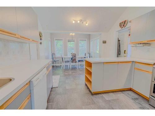 141 28319 Twp Rd 384, Red Deer County, Rural Red Deer County, AB - Indoor Photo Showing Kitchen