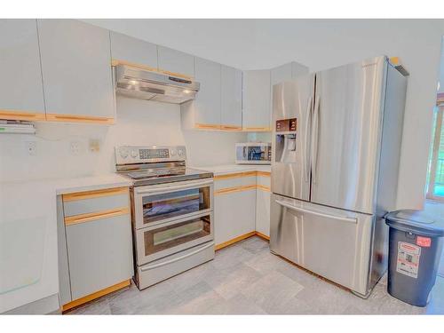 141 28319 Twp Rd 384, Red Deer County, Rural Red Deer County, AB - Indoor Photo Showing Kitchen