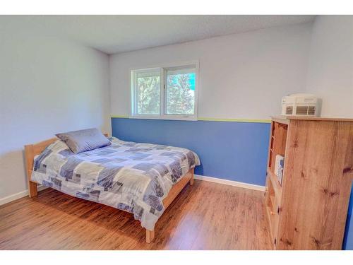 141 28319 Twp Rd 384, Red Deer County, Rural Red Deer County, AB - Indoor Photo Showing Bedroom