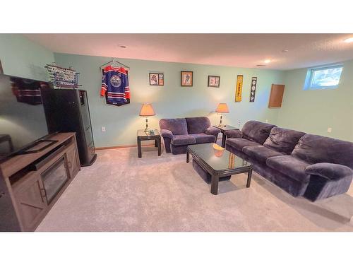 141 28319 Twp Rd 384, Red Deer County, Rural Red Deer County, AB - Indoor Photo Showing Living Room