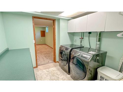 141 28319 Twp Rd 384, Red Deer County, Rural Red Deer County, AB - Indoor Photo Showing Laundry Room