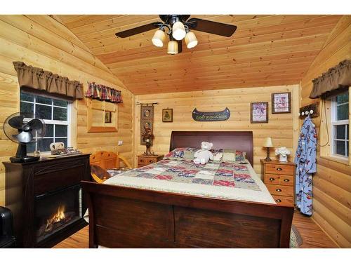 121-34408 Range Road 41, Rural Red Deer County, AB - Indoor Photo Showing Bedroom