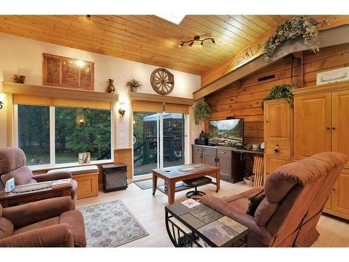 121-34408 Range Road 41, Rural Red Deer County, AB - Indoor Photo Showing Living Room