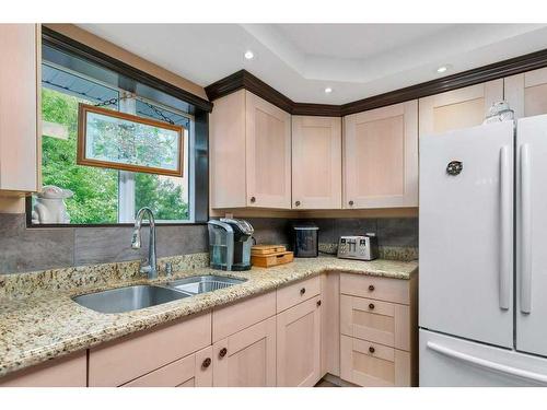 36009 Highway 2A South, Rural Red Deer County, AB - Indoor Photo Showing Kitchen With Double Sink