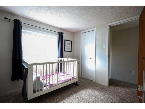 274066 Township Road 422, Rural Ponoka County, AB - Indoor Photo Showing Bedroom