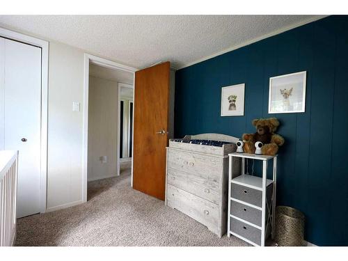 274066 Township Road 422, Rural Ponoka County, AB - Indoor Photo Showing Bedroom