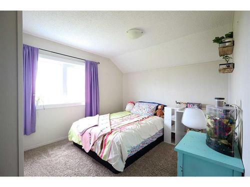 274066 Township Road 422, Rural Ponoka County, AB - Indoor Photo Showing Bedroom