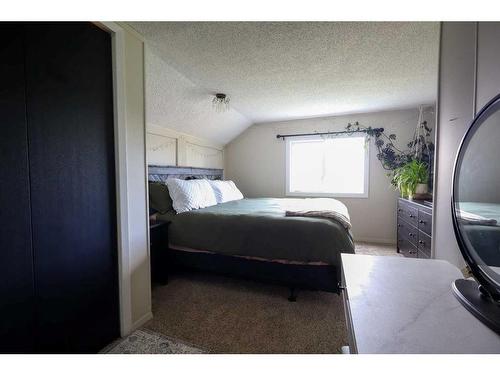 274066 Township Road 422, Rural Ponoka County, AB - Indoor Photo Showing Bedroom