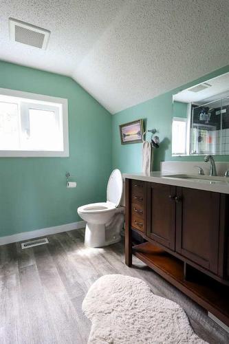 274066 Township Road 422, Rural Ponoka County, AB - Indoor Photo Showing Bathroom