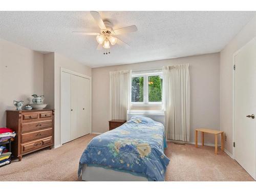 24 Anderson Close, Red Deer, AB - Indoor Photo Showing Bedroom