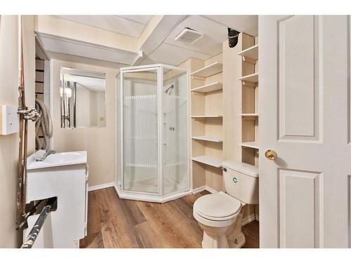 24 Anderson Close, Red Deer, AB - Indoor Photo Showing Bathroom