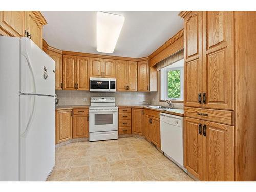 24 Anderson Close, Red Deer, AB - Indoor Photo Showing Kitchen With Double Sink