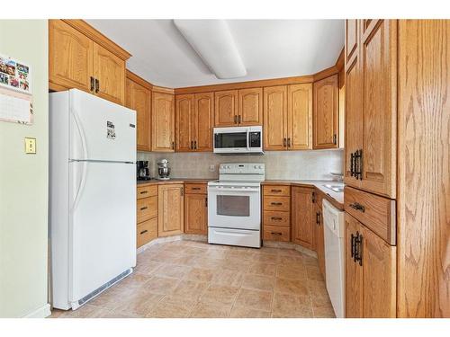 24 Anderson Close, Red Deer, AB - Indoor Photo Showing Kitchen