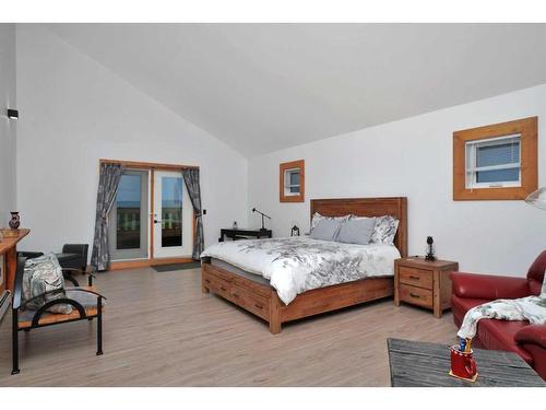 45040 Twp Rd 421A, Rural Ponoka County, AB - Indoor Photo Showing Bedroom