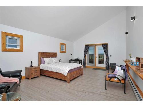 45040 Twp Rd 421A, Rural Ponoka County, AB - Indoor Photo Showing Bedroom
