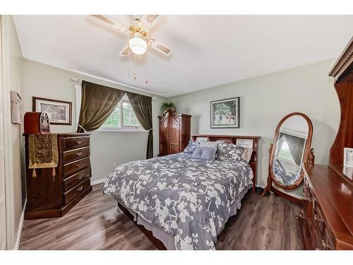 251057 Township Road 422, Rural Ponoka County, AB - Indoor Photo Showing Bedroom