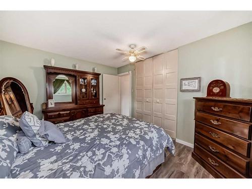 251057 Township Road 422, Rural Ponoka County, AB - Indoor Photo Showing Bedroom