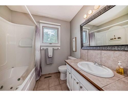 251057 Township Road 422, Rural Ponoka County, AB - Indoor Photo Showing Bathroom