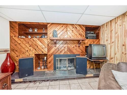 251057 Township Road 422, Rural Ponoka County, AB - Indoor With Fireplace