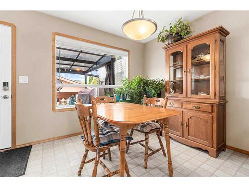 135 Keith Close, Red Deer, AB - Indoor Photo Showing Dining Room