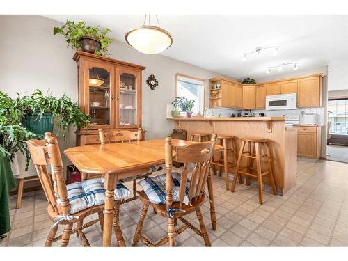 135 Keith Close, Red Deer, AB - Indoor Photo Showing Dining Room