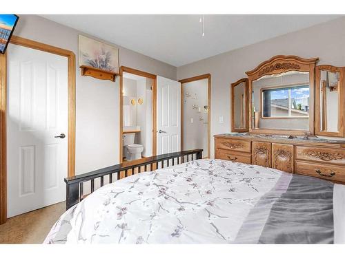 135 Keith Close, Red Deer, AB - Indoor Photo Showing Bedroom