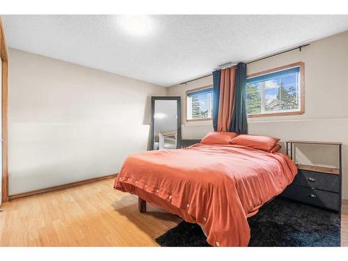 135 Keith Close, Red Deer, AB - Indoor Photo Showing Bedroom