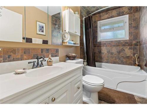 11 26575 Highway 11, Rural Red Deer County, AB - Indoor Photo Showing Bathroom