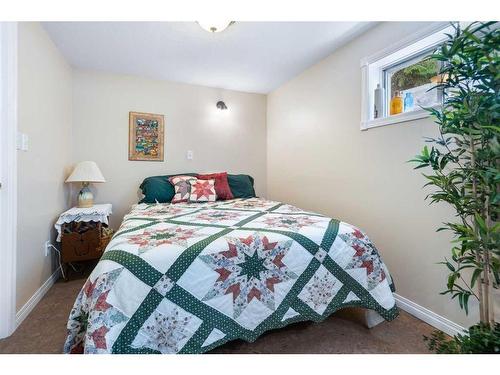 11 26575 Highway 11, Rural Red Deer County, AB - Indoor Photo Showing Bedroom