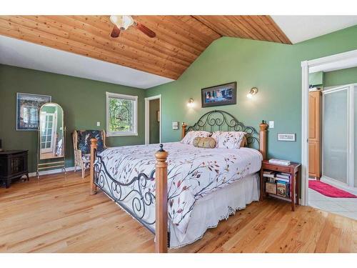 11 26575 Highway 11, Rural Red Deer County, AB - Indoor Photo Showing Bedroom